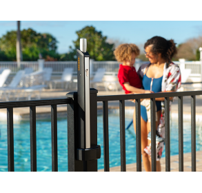 Элегантный и прочный магнитный фиксатор с защитой “от детей” для бассейнов и парков GUARDIMA